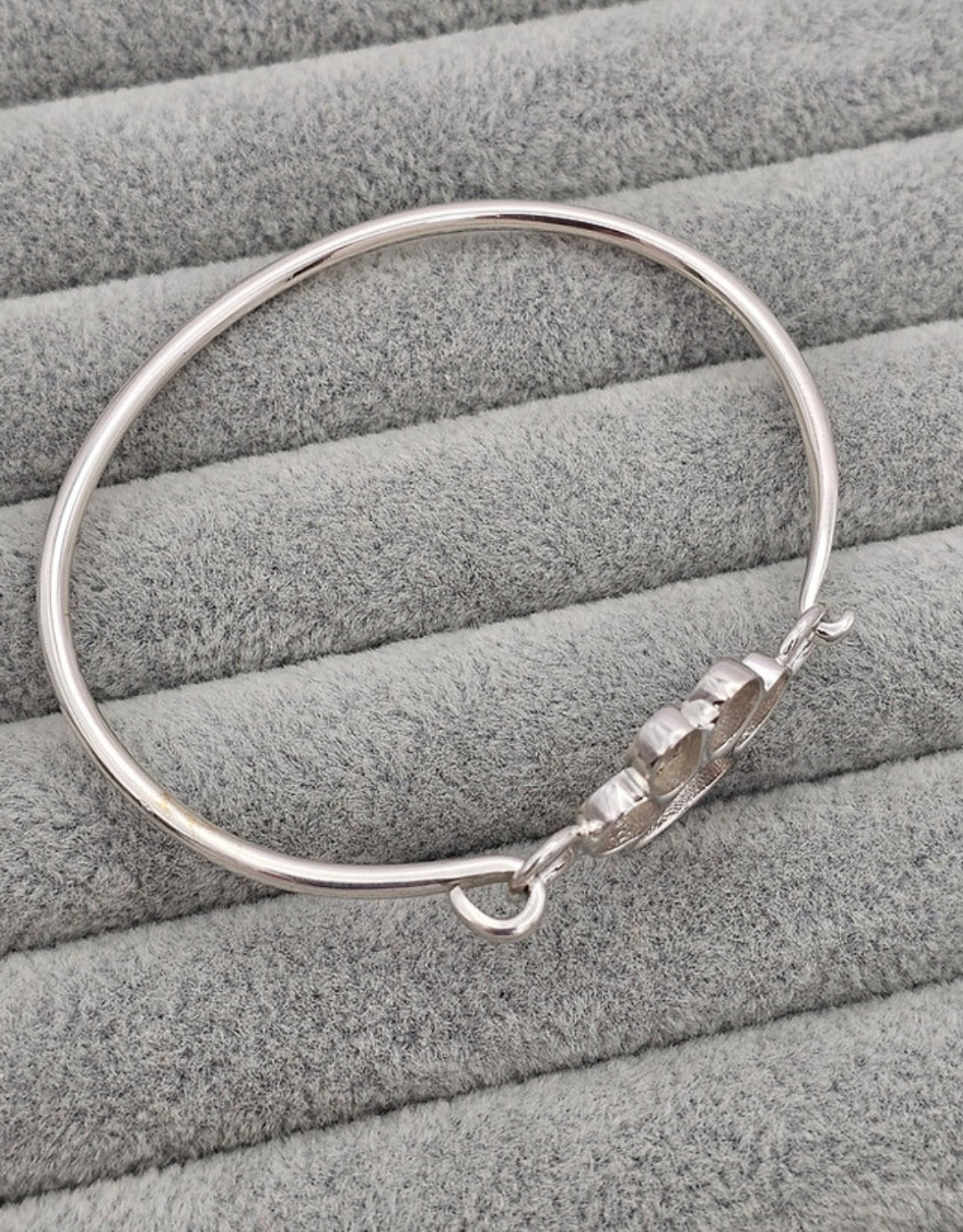 Pawprint Hook Clasp Bangle